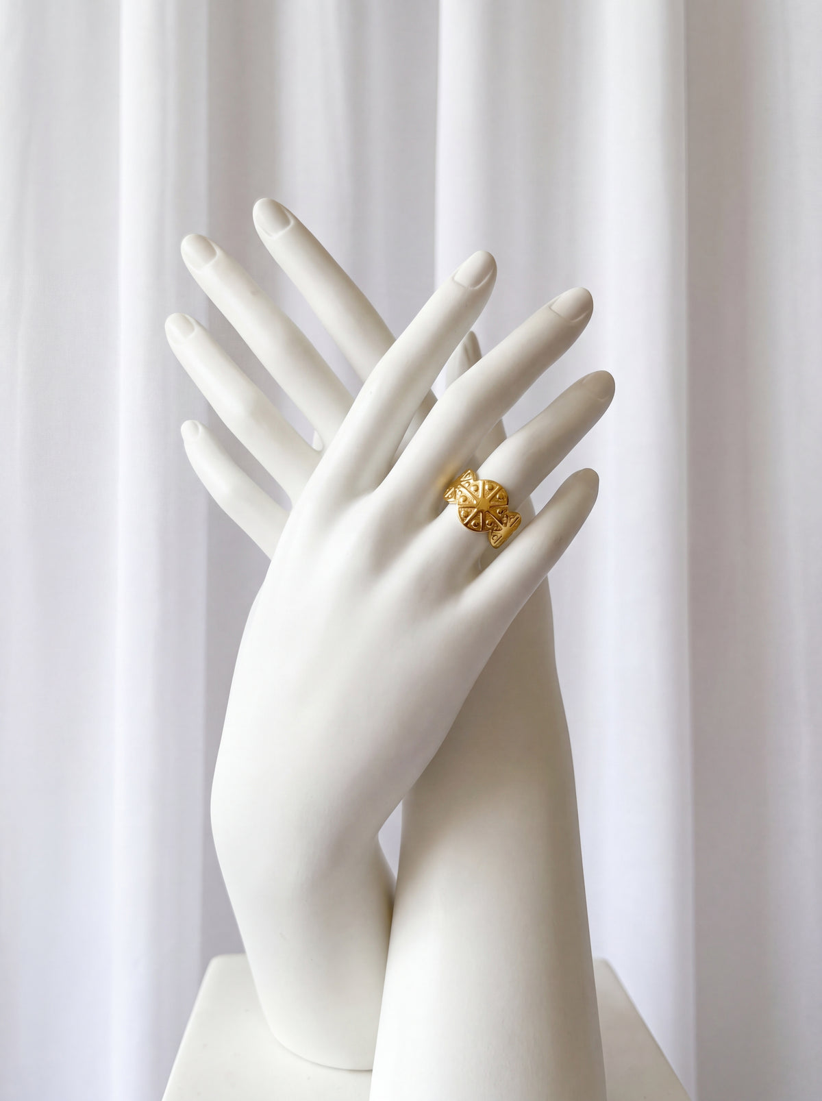 Solenne Arc Ring
