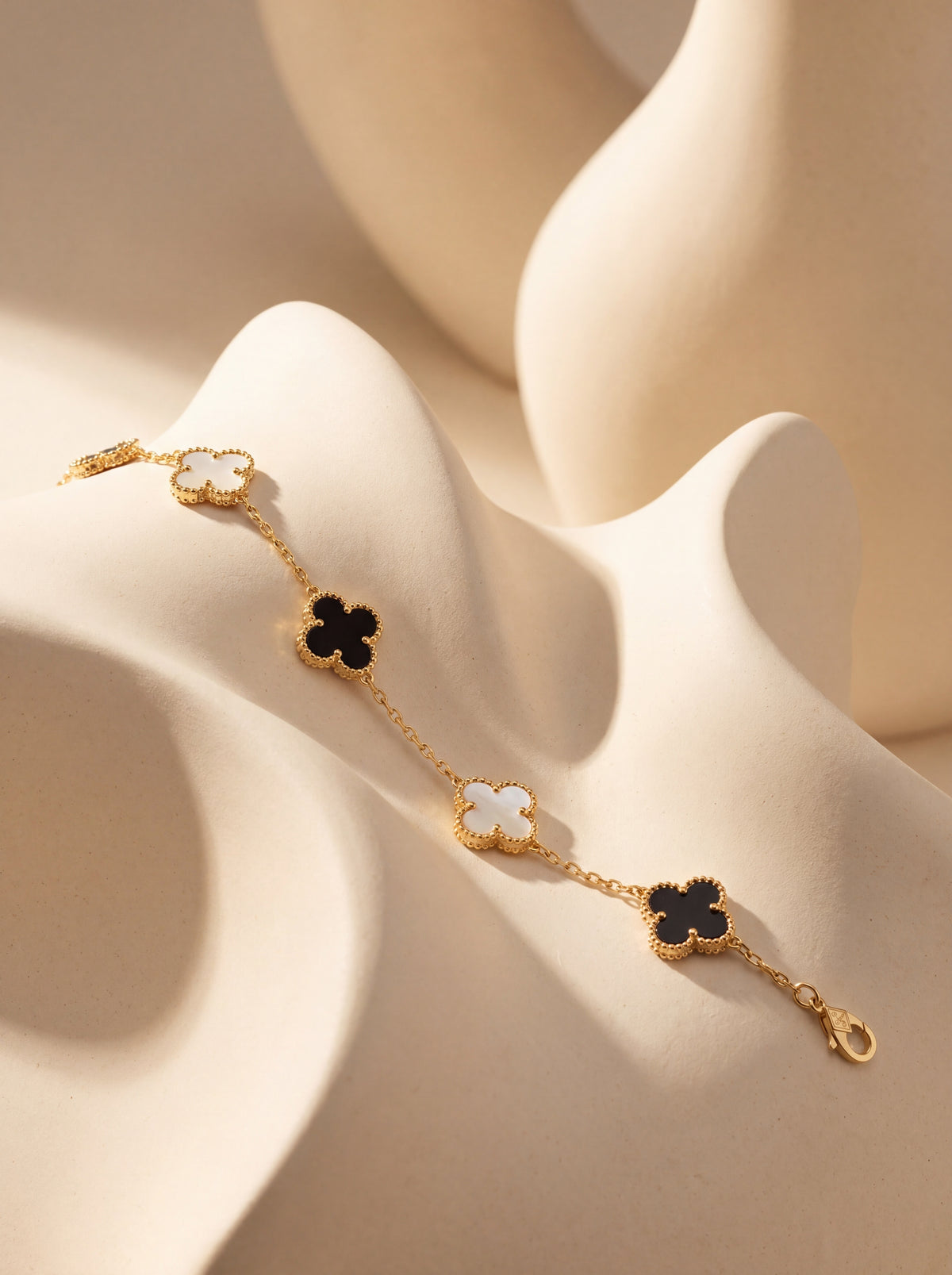 Noire Clover Bracelet